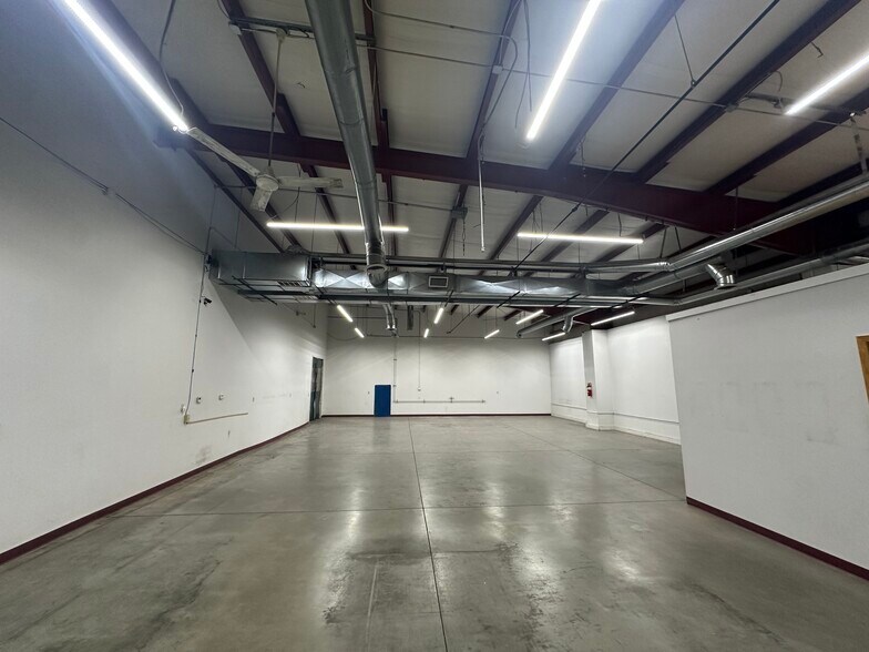More Photos Of 1637 S Baehr St, Wichita Warehouse For Sale