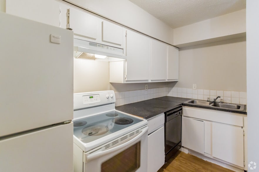 More Photos Of 2295 Candlewyck Cir, Memphis Apartments For Sale