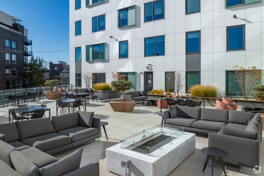 More Photos Of 670 N May St, Chicago Apartments For Lease