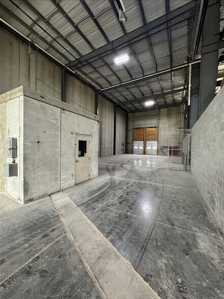 More Photos Of 16565 River Rd, Noblesville Distribution For Lease