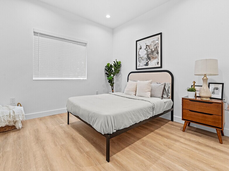 More Photos Of 308 S Laurel St, Santa Ana Apartments For Sale