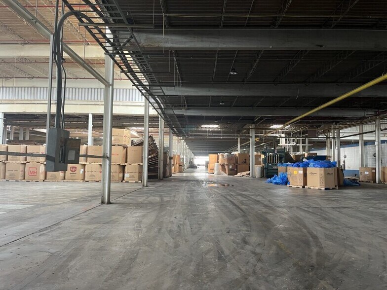 More Photos Of 1119 Kickapoo St, Lincoln Warehouse For Sale