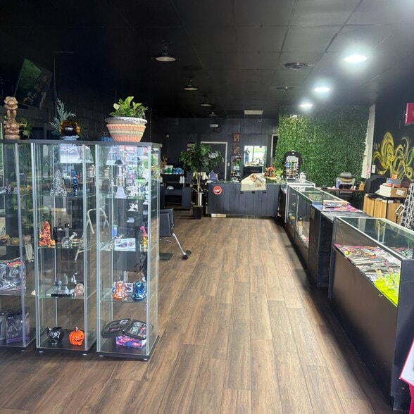 More Photos Of 6124-6150 W 25th St, Indianapolis Unknown For Lease