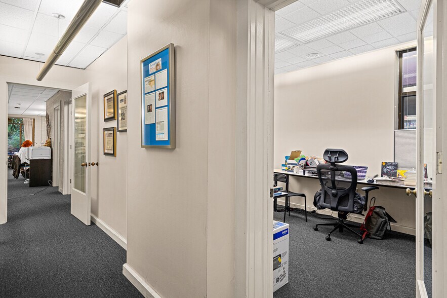 More Photos Of 231 Summit Ave E, Seattle Office For Sale