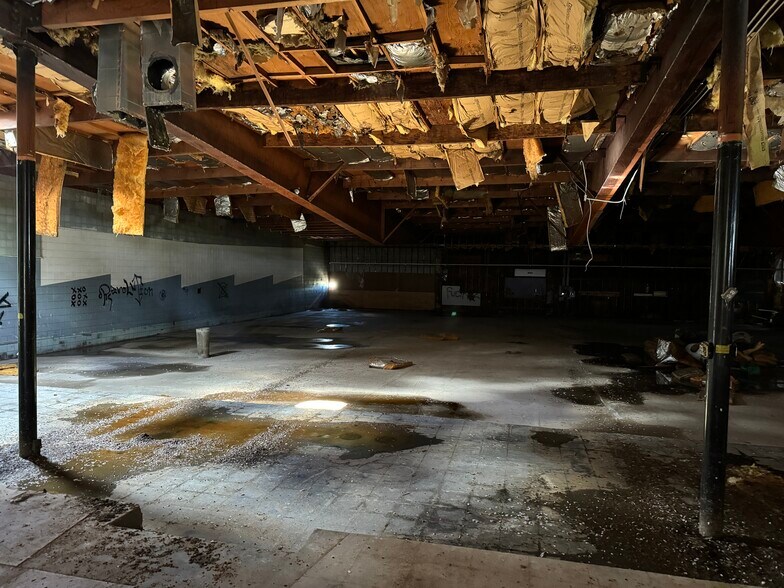 More Photos Of 1790 W Hobsonway, Blythe Bowling Alley For Sale