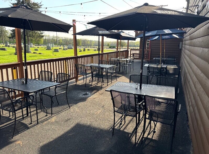 More Photos Of 617 S Washington St, New Paris Bar For Sale