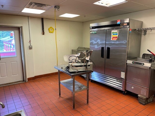 More Photos Of 6014 Main St, Tannersville Storefront Retail Office For Lease