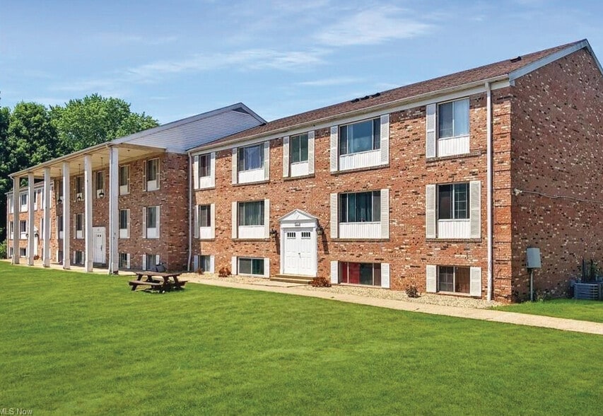 Primary Photo Of 4225 Middlebranch Ave NE, Canton Apartments For Sale