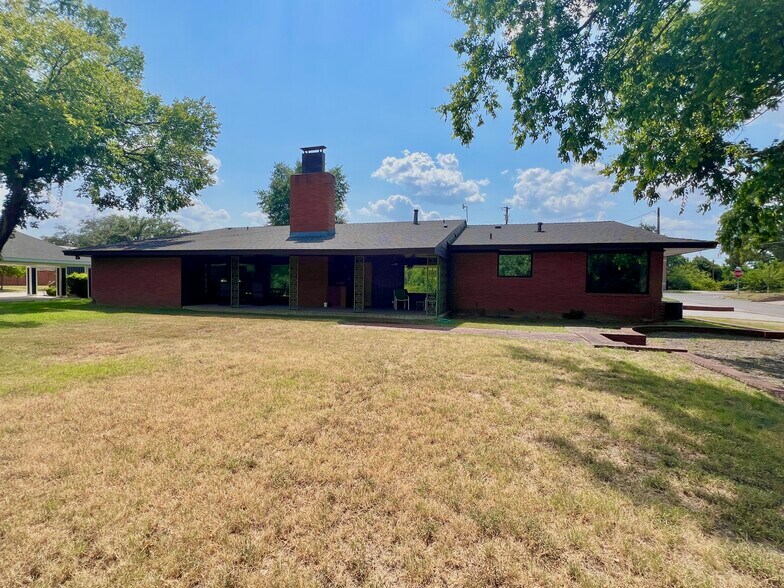 More Photos Of 614 Oak Ave, Sulphur Springs Office For Sale