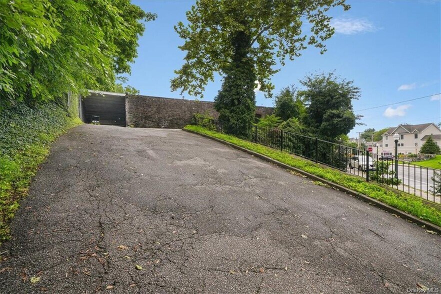 More Photos Of 179 Lindsey Ave, Buchanan Storefront Retail Office For Sale