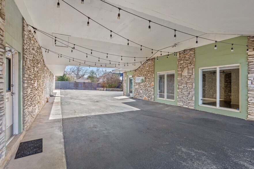 More Photos Of 2413 Greenlawn Pky, Austin Office For Sale