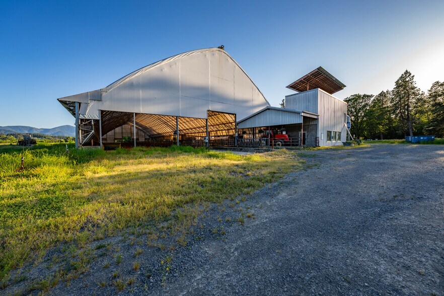 More Photos Of 6531 Lower River Rd, Grants Pass Specialty For Sale