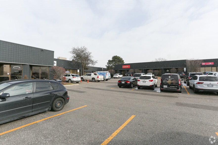 More Photos Of 700-780 Gordon Baker Rd, Toronto Warehouse For Lease