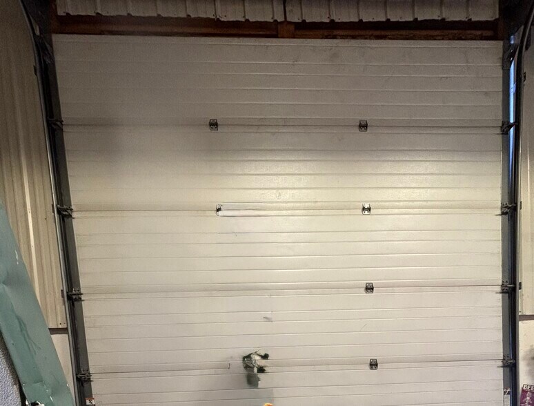 More Photos Of 11 Gifford St, Pittsfield Warehouse For Sale