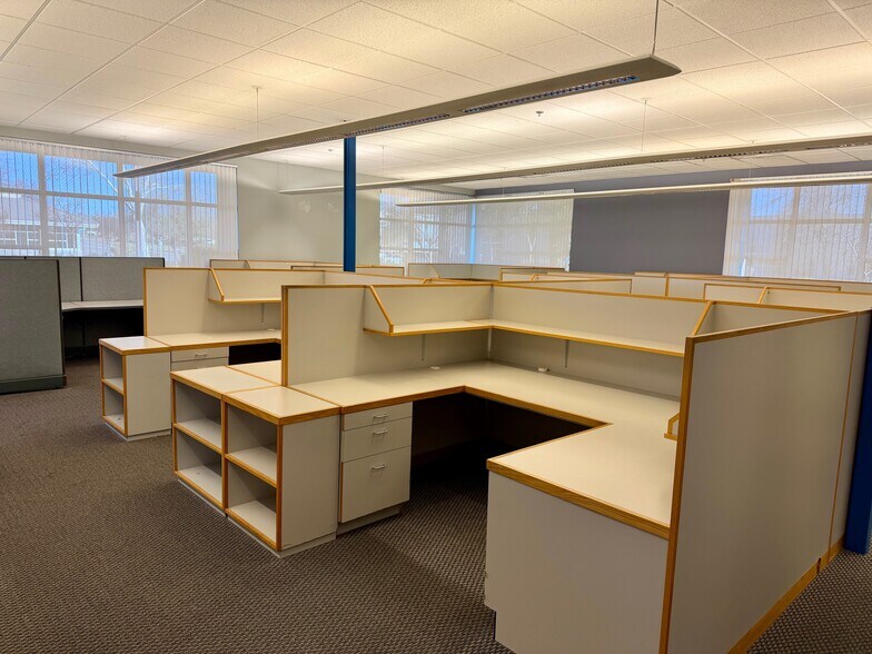 More Photos Of 943 Reserve Dr, Roseville Office For Lease
