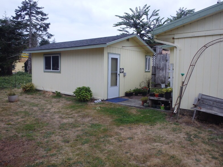 More Photos Of 3811 Pacific Way, Seaview General Retail For Sale