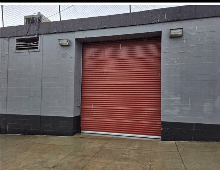 More Photos Of 100 S San Gabriel Blvd, San Gabriel Warehouse For Lease