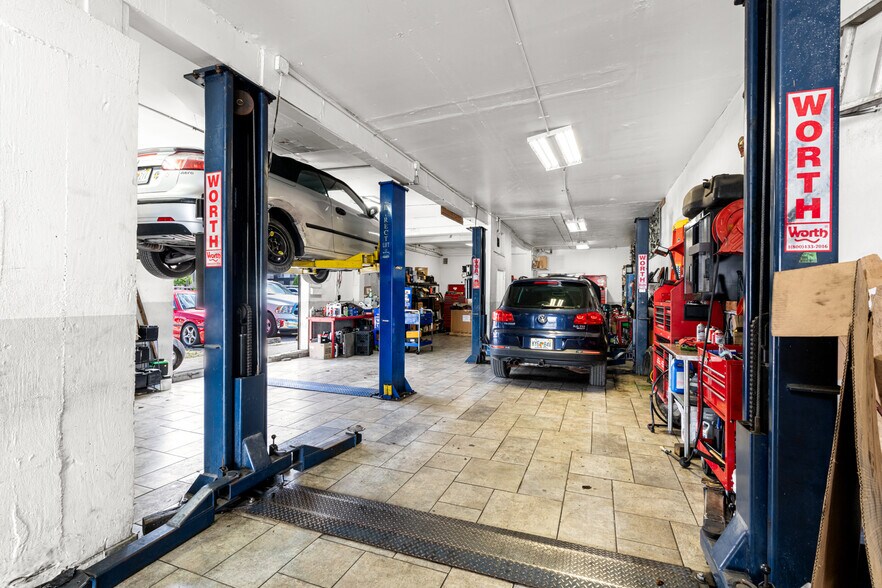 More Photos Of 3771 Bird Rd, Miami Storefront For Sale