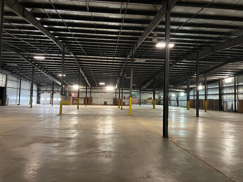 More Photos Of 1005 S Perkins St, Appleton Warehouse For Lease