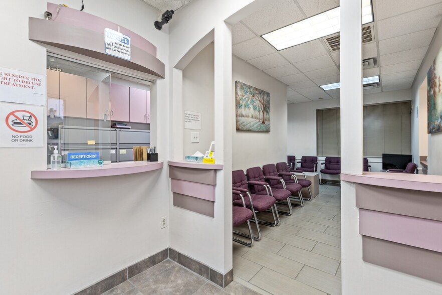 More Photos Of 8363 Meadow Rd, Dallas Office For Sale