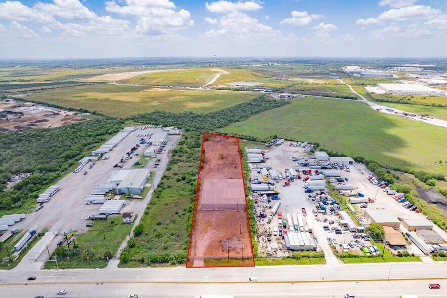 More Photos Of 7240 E IH-10, San Antonio Warehouse For Lease