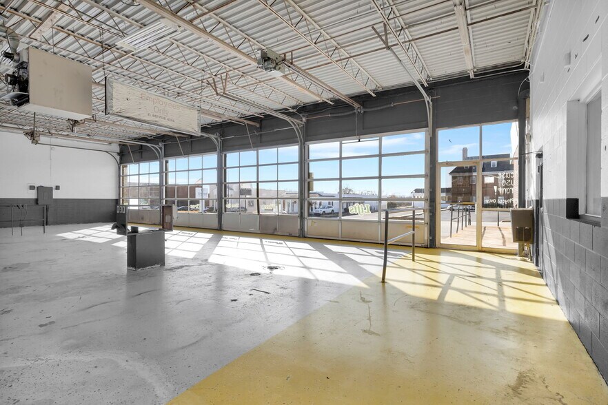 More Photos Of 904 N Main St, Anderson Auto Repair For Sale