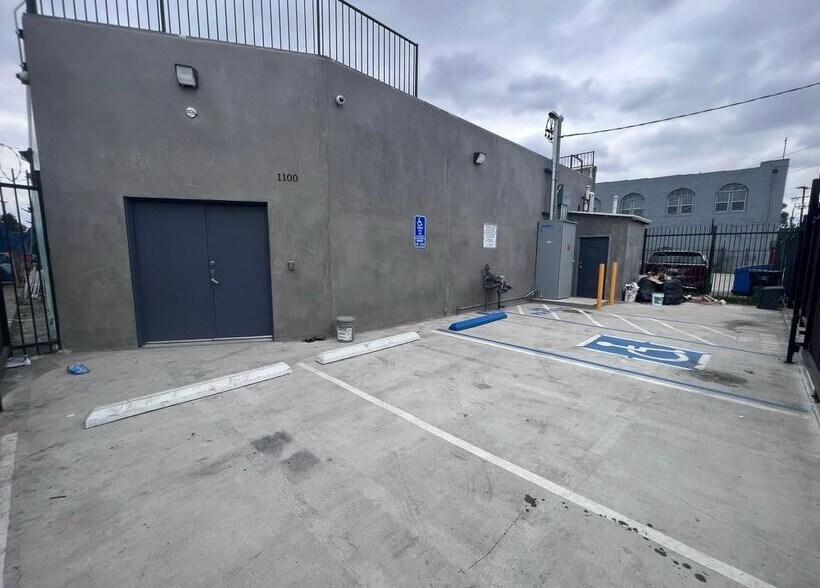 More Photos Of 1100 E 14th Pl, Los Angeles Warehouse For Lease