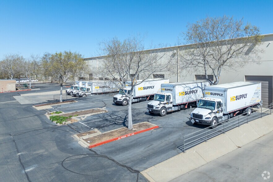 More Photos Of 5961 Outfall Cir, Sacramento Distribution For Lease