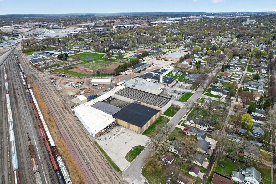 More Photos Of 1132 Lincoln St, Green Bay Warehouse For Sale