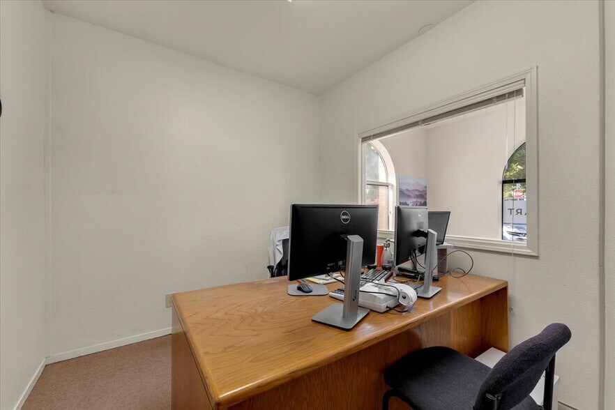 More Photos Of 1551 Hartnell Ave, Redding Office For Lease