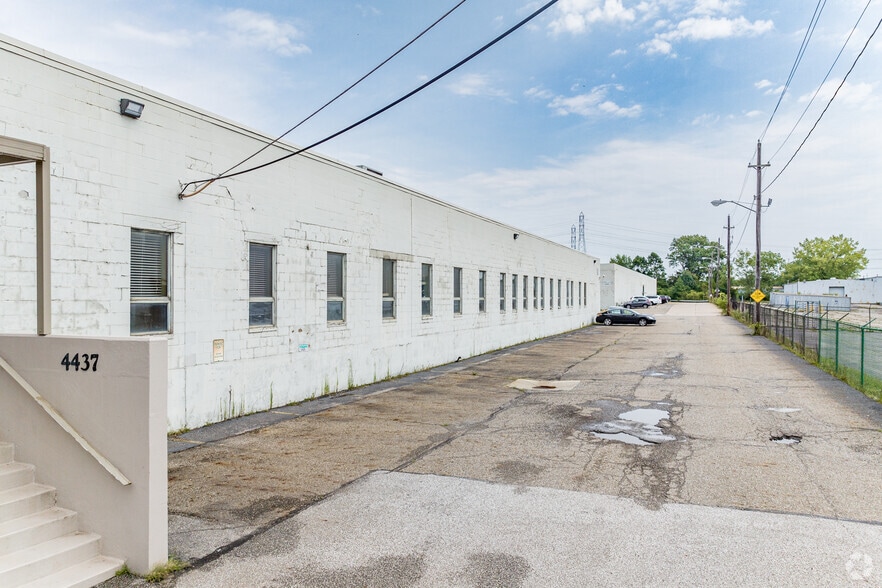 More Photos Of 4437 E 49th St, Cleveland Warehouse For Lease