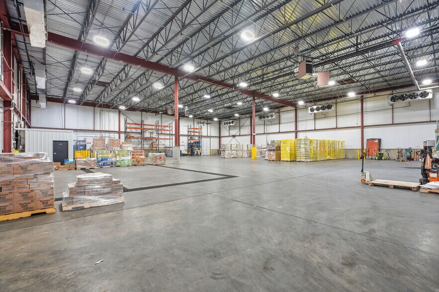 More Photos Of 8201 NE Hickory St, Minneapolis Truck Terminal For Sale