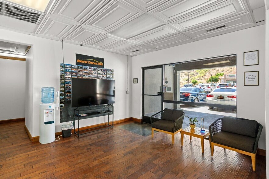 More Photos Of 222 N Bluff St, St George General Retail For Sale