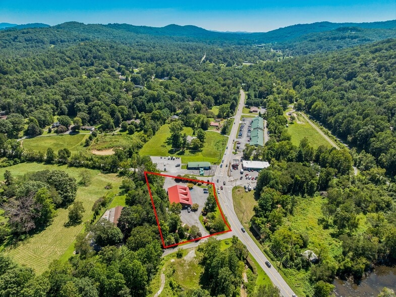 More Photos Of 271 Old Barn Rd, Hendersonville Medical For Sale