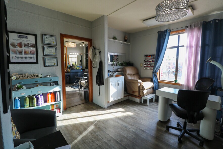 More Photos Of 320 Central Ave, Coos Bay Office For Sale