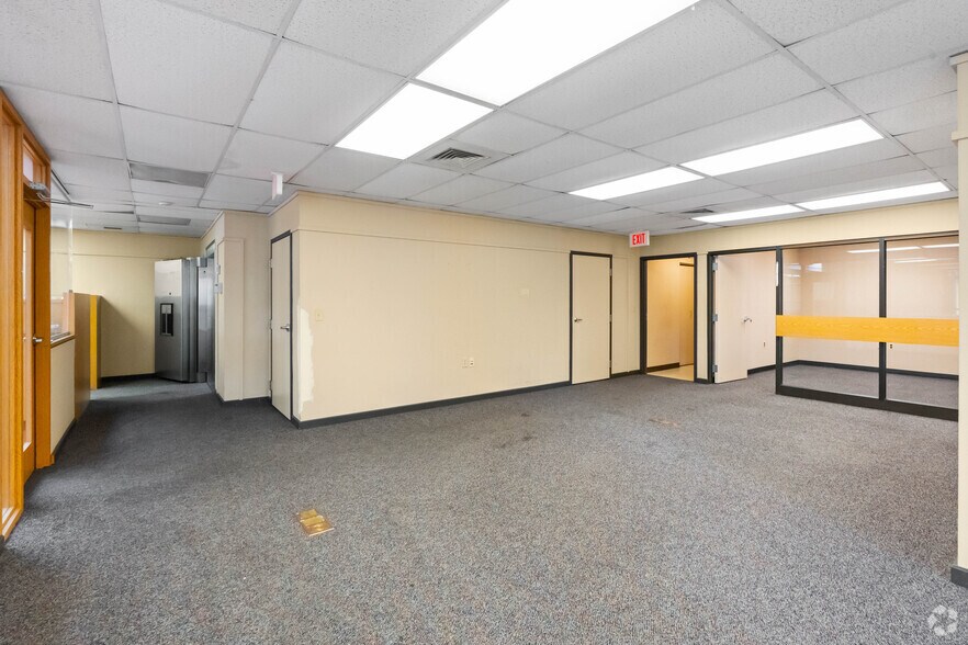 More Photos Of 9412 Livingston Rd, Fort Washington Bank For Lease