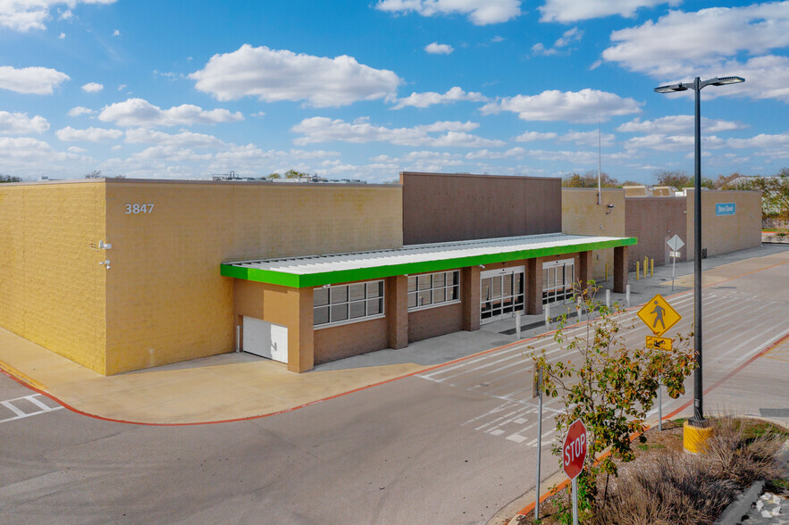 Primary Photo Of 3847 Pleasanton Rd, San Antonio Supermarket For Lease