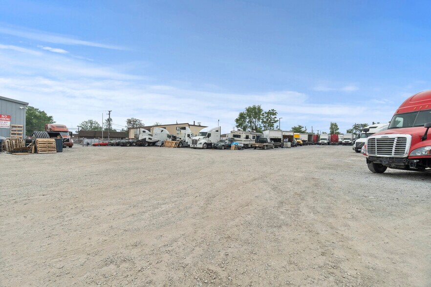 More Photos Of 14002 S Harrison Ave, Posen Truck Terminal For Sale