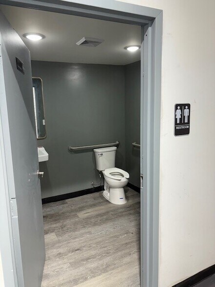 More Photos Of 85 Elm St, Bridgeport Storefront Retail Residential For Lease