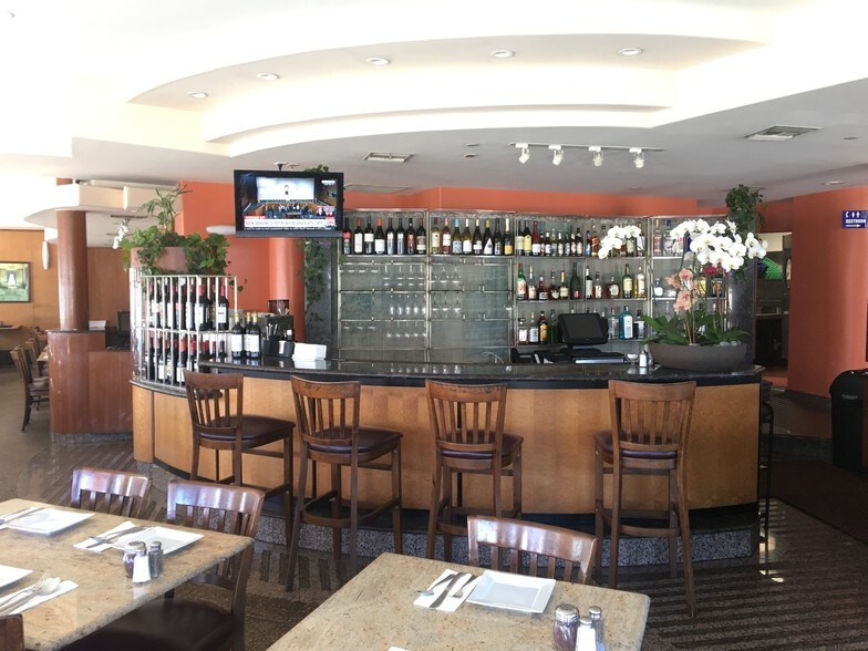 More Photos Of 11500-11518 Santa Monica Blvd, Los Angeles Office For Sale