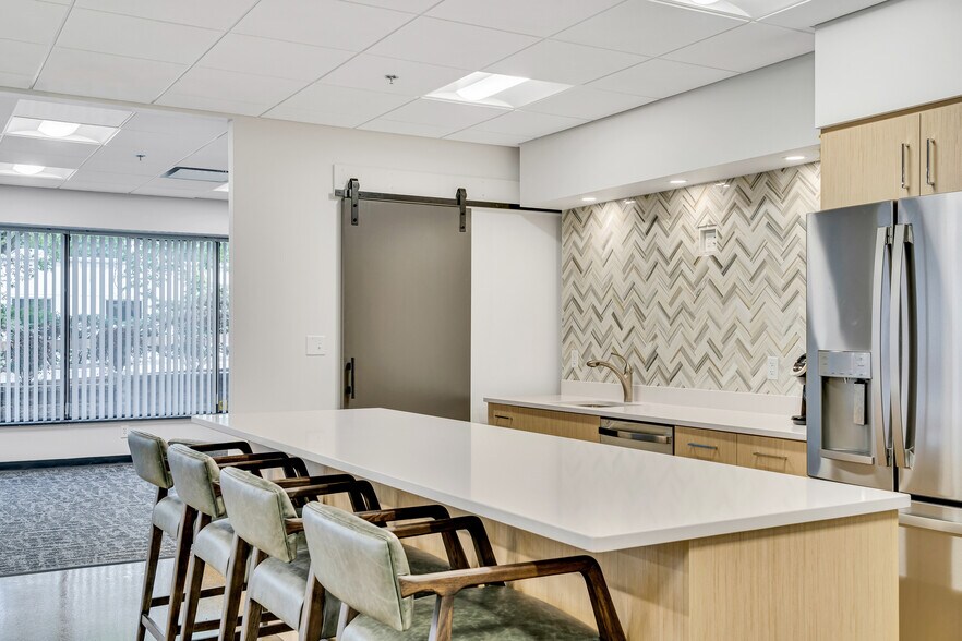 More Photos Of 70 Hastings St, Wellesley Office For Sale