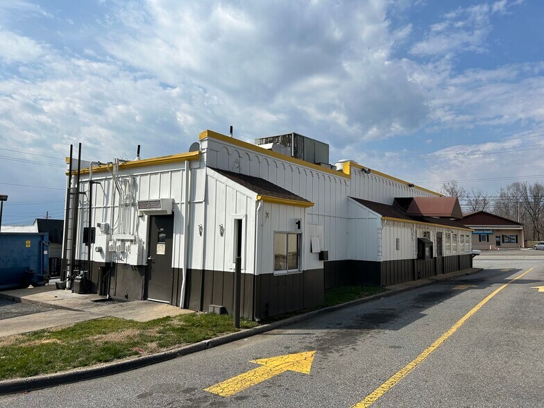 More Photos Of 1121 Memorial Blvd S, Martinsville Fast Food For Sale