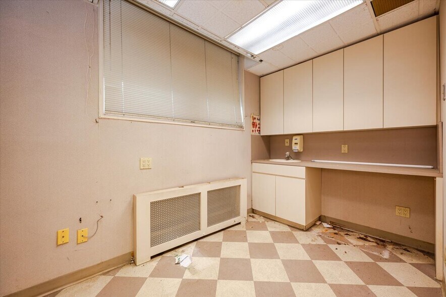 More Photos Of 195 N Village Ave, Rockville Centre Office For Sale