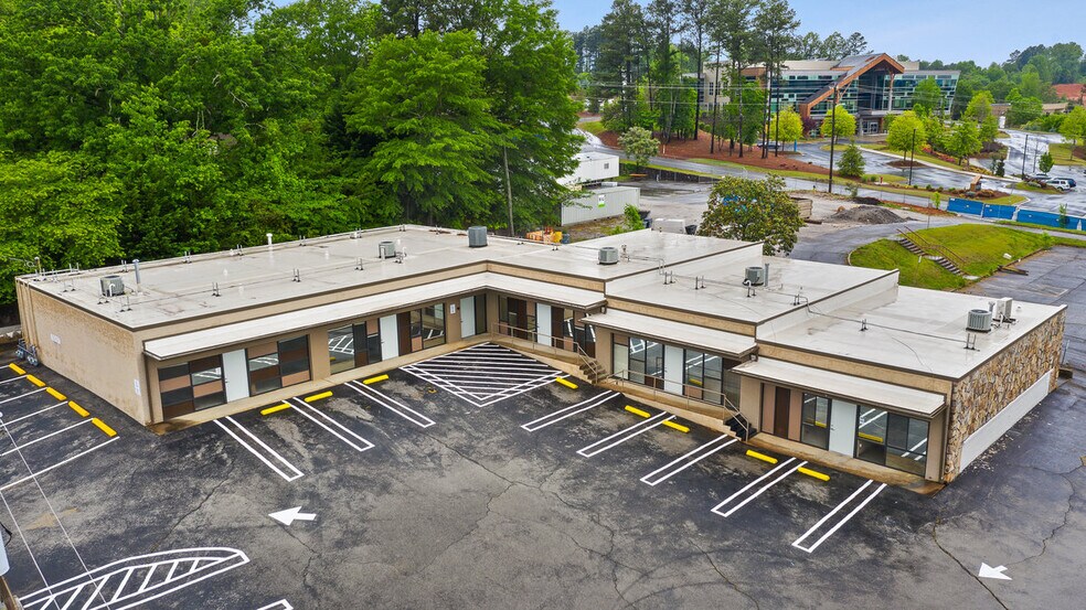 More Photos Of 1401 Applewood Dr, Dalton Medical For Lease
