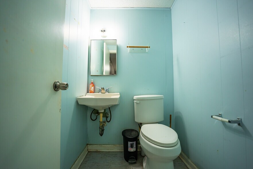 More Photos Of 7050 US Highway 87, San Antonio General Retail For Sale