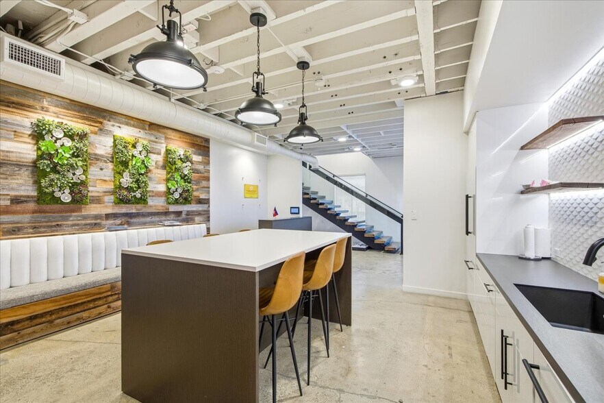 More Photos Of 3444 E Anaheim St, Long Beach Office For Sale