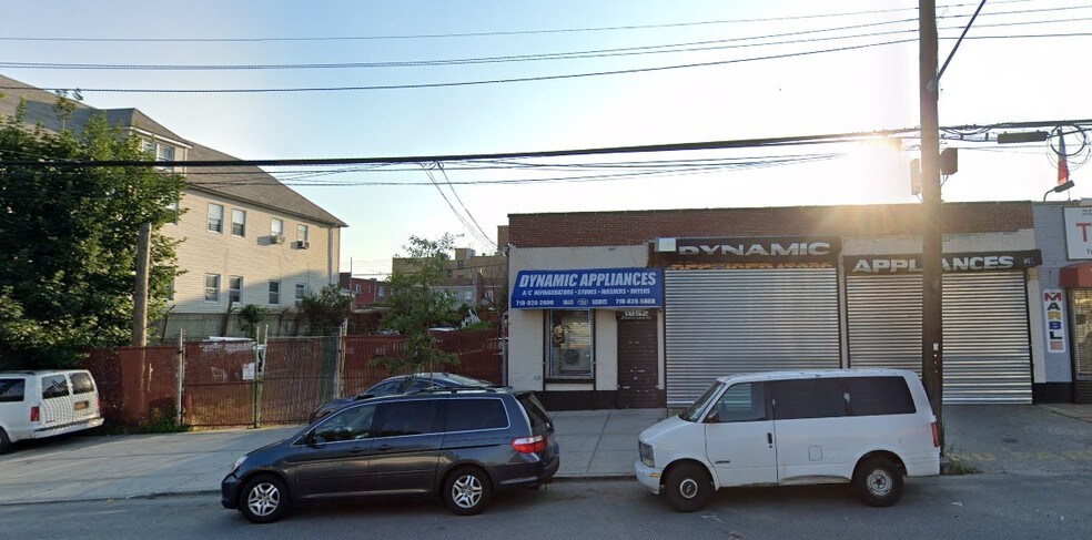 More Photos Of 1852 Bronxdale Ave, Bronx Showroom For Sale