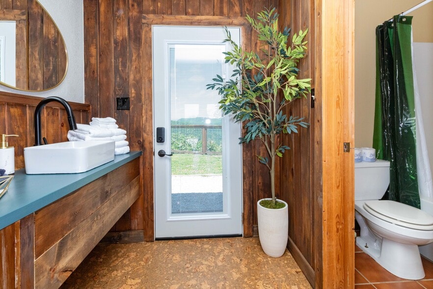 More Photos Of 1793 Holbert Cove Rd, Saluda Hotel For Sale