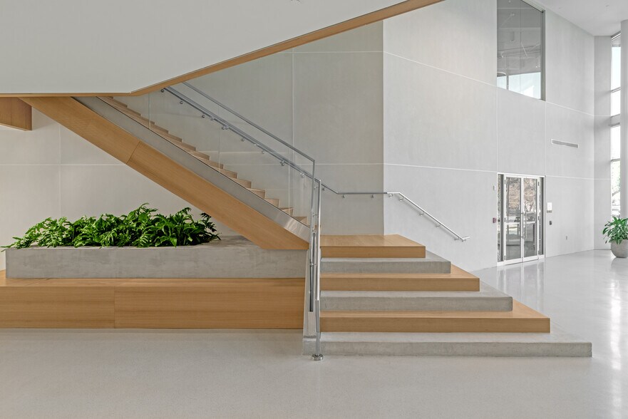 More Photos Of 12357-C Riata Trace Pky, Austin Unknown For Lease