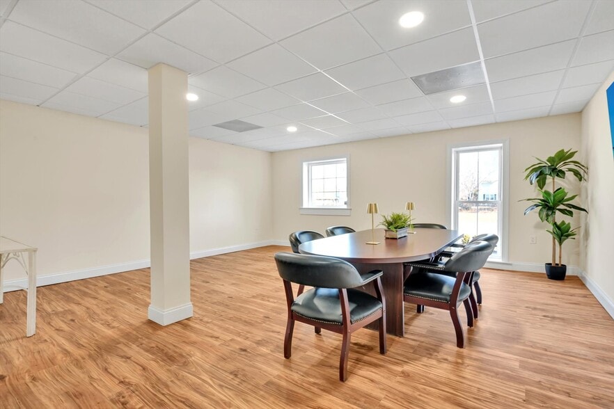 More Photos Of 31 N Spruce St, Elizabethtown Office Residential For Lease